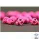 Perles semi précieuses en howlite - Skull/9 mm - Fuschia