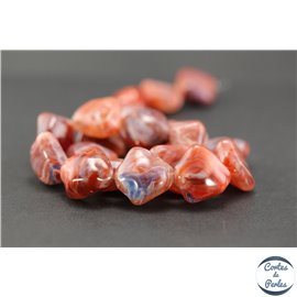 Perles en résine naturelle - Triangles/19 mm - Bleu rouge
