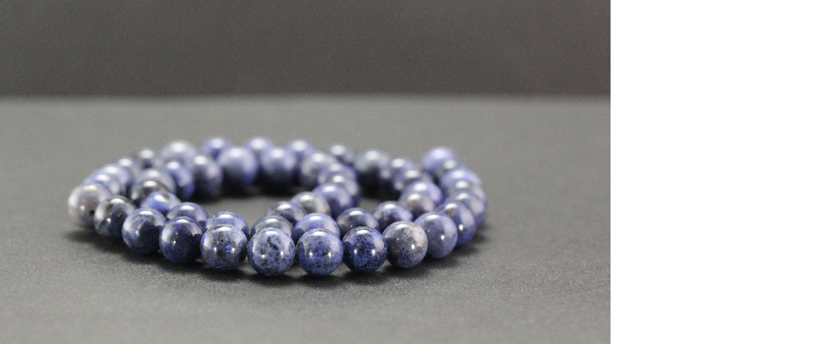 Perles en dumorti&eacute;rite