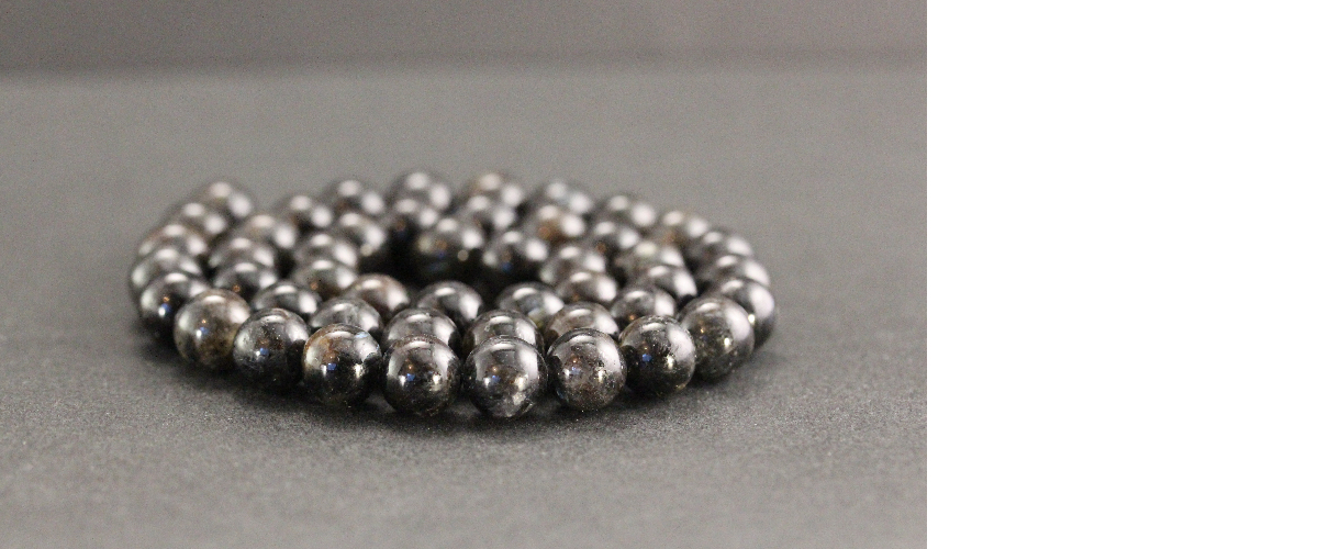 Perles en astrophyllite