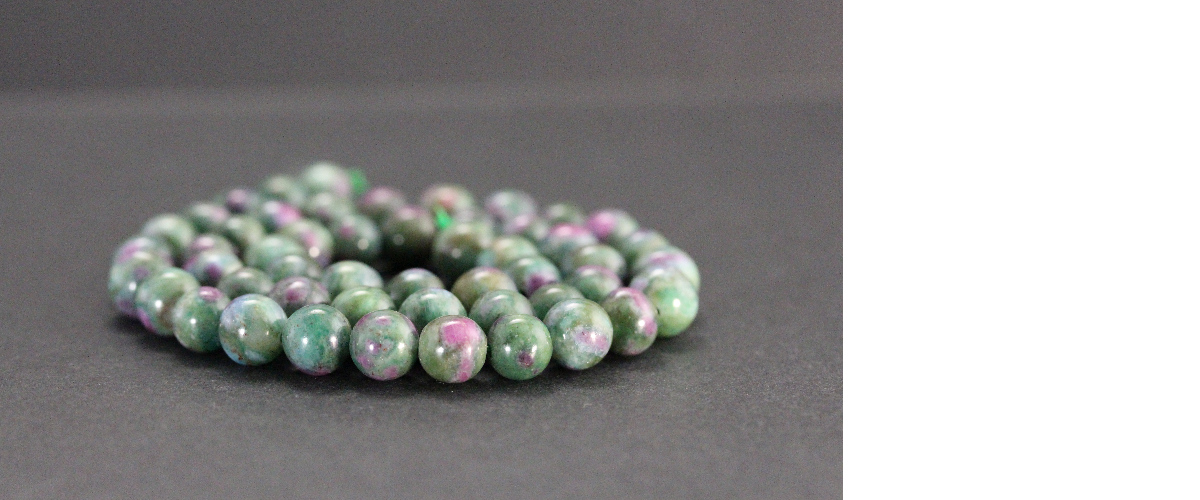 Perles en anyolite (rubis sur zoïsite)