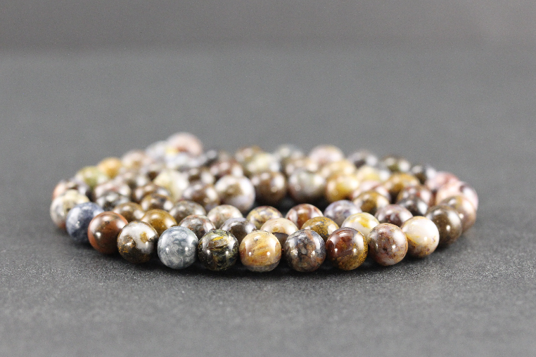 Perles en pietersite