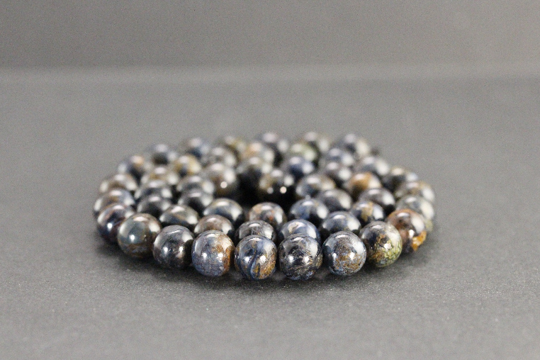 Perles en pietersite