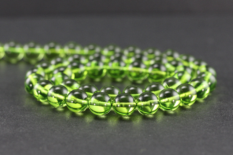 Perles en ambre vert