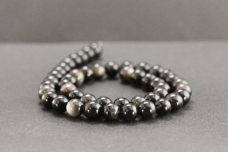 Perles en obsidienne