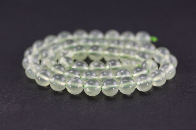 Perles en pr&eacute;hnite